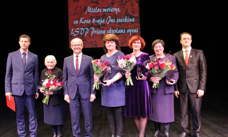 Prienų socialdemokratai jau 13-tą kartą apdovanojo Metų moteris