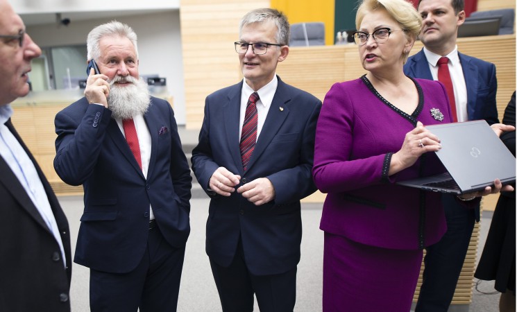 Socialdemokratai siūlo išsaugoti pilietybę įvaikintiems Lietuvos piliečiams